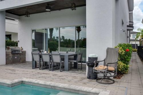 Luxury 6BR Villa w Pool & Cinema 4mi to Disney photo 13