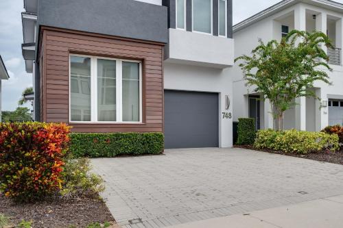 Luxury 6BR Villa w Pool & Cinema 4mi to Disney photo 19