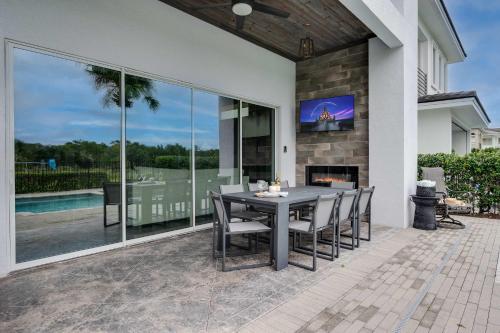 Luxury 6BR Villa w Pool & Cinema 4mi to Disney photo 23