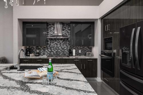Luxury 6BR Villa w Pool & Cinema 4mi to Disney photo 26