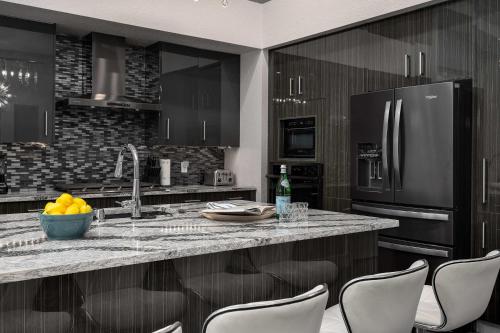 Luxury 6BR Villa w Pool & Cinema 4mi to Disney photo 28