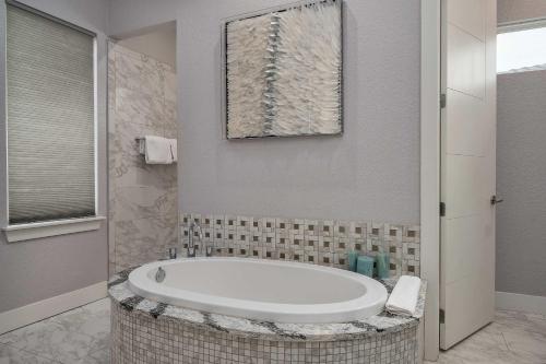 Luxury 6BR Villa w Pool & Cinema 4mi to Disney photo 55