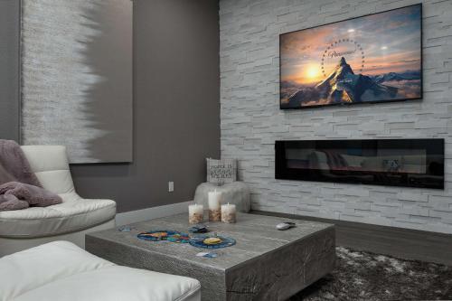 Luxury 6BR Villa w Pool & Cinema 4mi to Disney photo 38