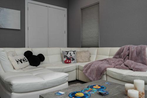 Luxury 6BR Villa w Pool & Cinema 4mi to Disney photo 39