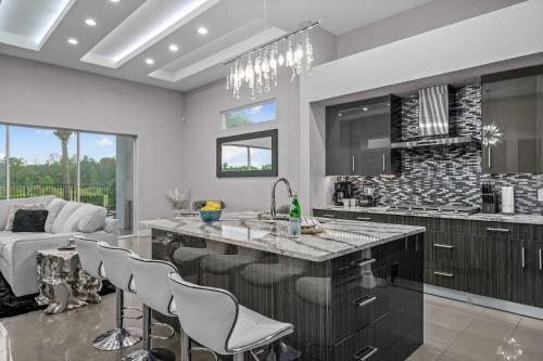 Luxury 6BR Villa w Pool & Cinema 4mi to Disney photo 45