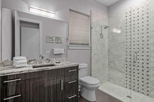 Luxury 6BR Villa w Pool & Cinema 4mi to Disney photo 57