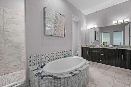 Luxury 6BR Villa w Pool & Cinema 4mi to Disney photo 56
