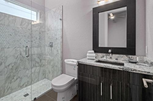 Luxury 6BR Villa w Pool & Cinema 4mi to Disney photo 70