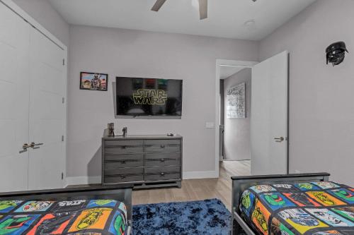 Luxury 6BR Villa w Pool & Cinema 4mi to Disney photo 64