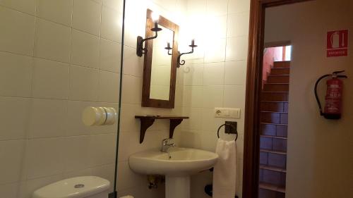 Bathroom sa Casas Rurales Los Molinos