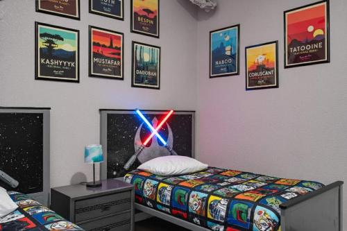 Luxury 6BR Villa w Pool & Cinema 4mi to Disney photo 5