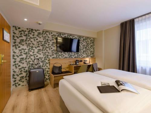 Televisyen dan/atau pusat hiburan di Mercure Hotel München Altstadt