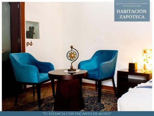 two blue chairs and a table in a hotel room at Quinta Alhóndiga Galindo Hotel Boutique in Cholula