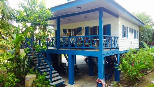 Costa Rica Beach Bungalowにあるバルコニーまたはテラス