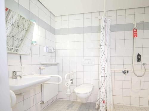 Un baño de ibis Köln Messe
