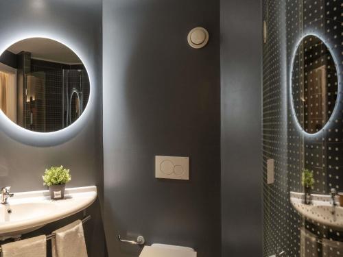 a bathroom with a sink and a mirror and a shower at Ibis Madrid Aeropuerto Barajas in Madrid