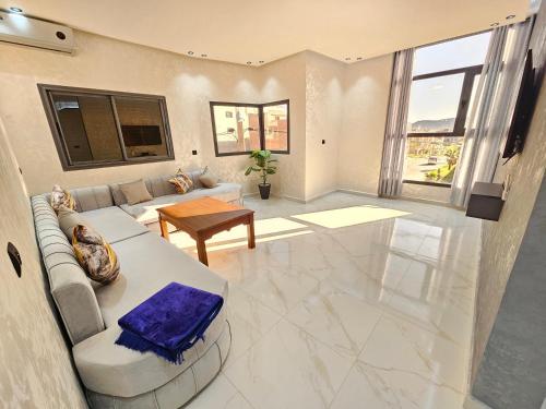 a living room with a couch and a table at appartement moderne khenifra 2 in Khenifra
