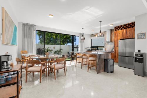 a kitchen and dining room with a table and chairs at Tamaran Family Villas with Beach Club - B Nayar in Cruz de Huanacaxtle