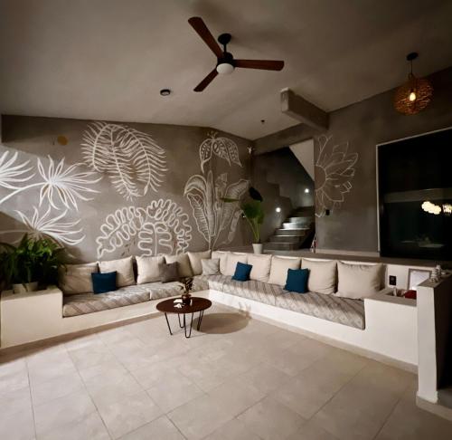 a living room with a couch and a ceiling fan at Casa Amarliz in La Majahua
