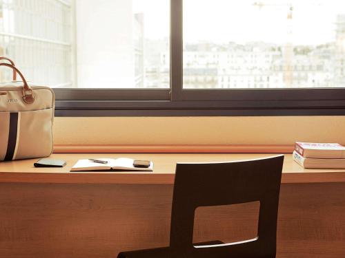 a chair sitting in front of a desk with a window at ibis Aberdeen Centre – Quayside in Aberdeen