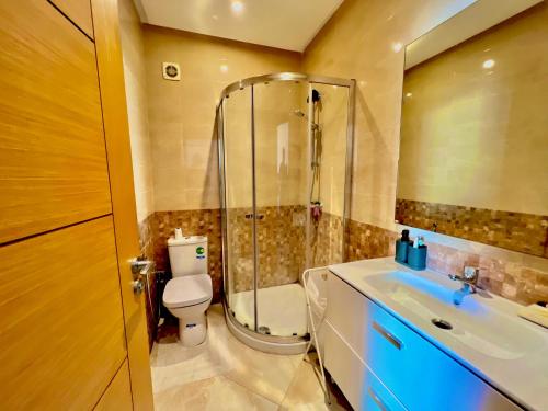 Bilik mandi di Superbe appartement à Sidi Rahal