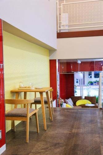 Χώρος καθιστικού στο ゲストハウスシナノスイー Guest House Shinano Swee