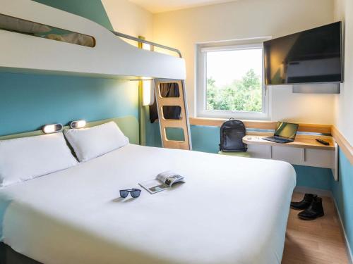 a bedroom with a bed with glasses on it at ibis budget Basel Pratteln in Pratteln