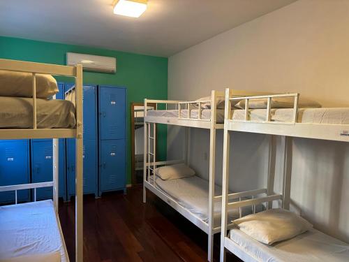 Μία ή περισσότερες κουκέτες σε δωμάτιο στο Hostel Casa 8