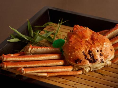 a box with carrots and a chicken and a sandwich at Ujosouan in Kyotango