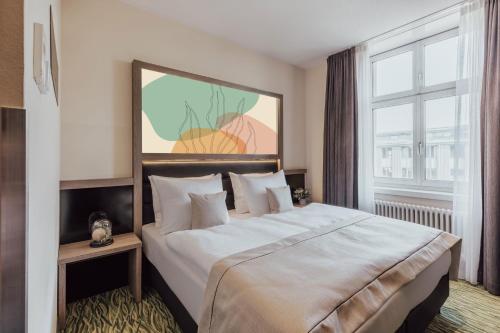 a bedroom with a large bed and a window at Garner Hotel Berlin - Charlottenburg, an IHG Hotel in Berlin