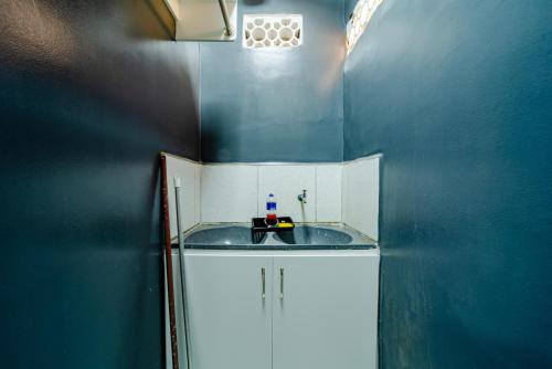 Dapur atau dapur kecil di Flat c Wi-Fi e Smart TV Perto do Aeroporto