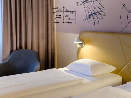 Una cama o camas en una habitación de Mercure Hotel Berlin City