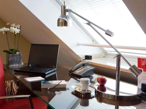 Televisyen dan/atau pusat hiburan di Mercure Hotel Düsseldorf City Center