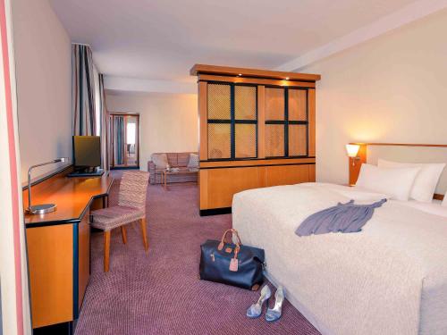 Televisyen dan/atau pusat hiburan di Mercure Hotel Düsseldorf City Center