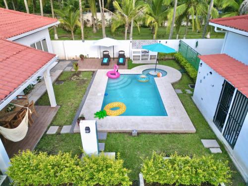 Der Swimmingpool an oder in der Nähe von Bungalow en La Playa- Amatecampo Villas