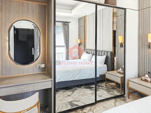 a hotel room with a bed and a mirror at Luxury 3BR Krobokan Villa A Pool & Wi-Fi in Kerobokan