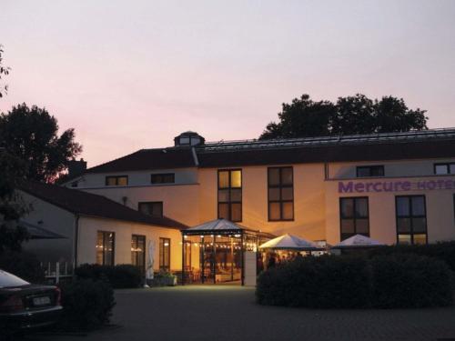 a building with a sign that reads meritage hotel at Mercure Tagungs- & Landhotel Krefeld in Krefeld