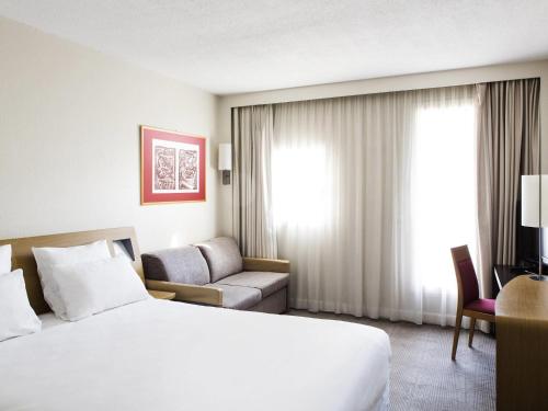 Letto o letti in una camera di Novotel Paris Roissy CDG Convention