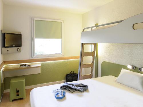 a bedroom with a bunk bed and a television at ibis budget Stuttgart City Nord in Stuttgart