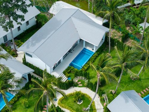 Bazén v ubytování Osho Villas nebo v jeho okolí
