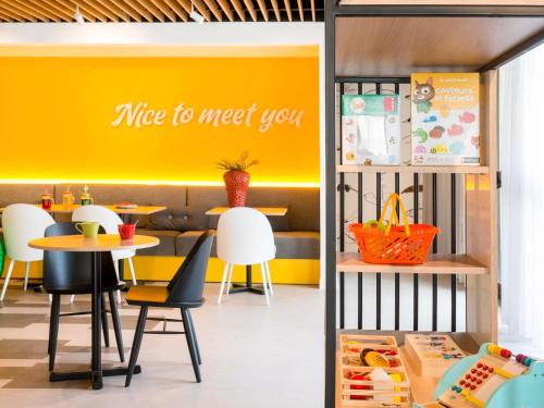 Coin salon dans l'établissement ibis Styles Nice Cap 3000 Aéroport