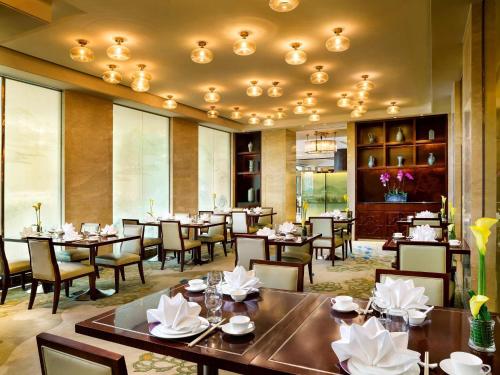 Restaurace v ubytování Sofitel Hangzhou Westlake - Few steps to West Lake, with panoramic lake view terrace