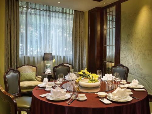 Posezení v ubytování Sofitel Hangzhou Westlake - Few steps to West Lake, with panoramic lake view terrace