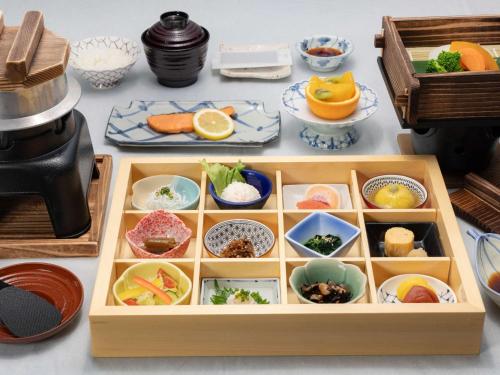 旅館の敷地内または近くでの食事または食べ物
