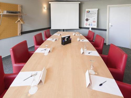 Zona business o sala de conferencias en ibis Luxembourg Sud