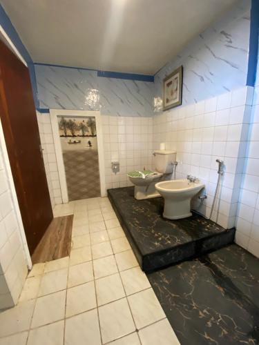 a bathroom with a toilet and a sink at Steps Garden Resort in Negombo