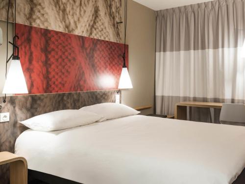 ibis Manosque Cadaracheにあるベッド