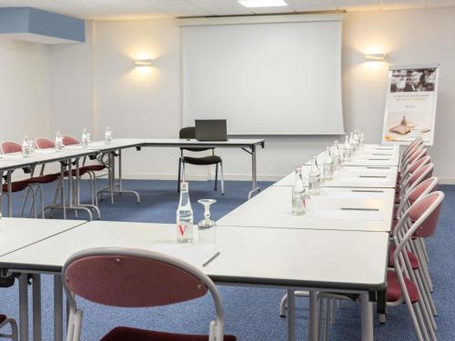 Espace de conférence ou salle de réunion dans l'établissement Mercure Millau