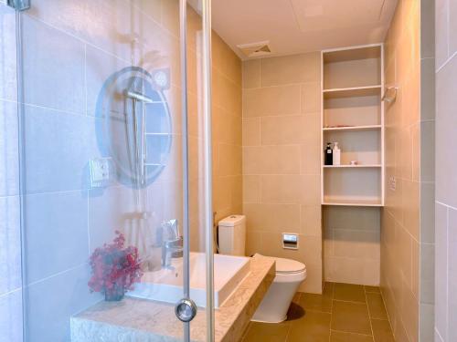 Un baño de CSJ TOWER - CSJ Apartment Luxury SeaView Vung Tau City - Căn Hộ Du Lịch Biển Vũng Tàu