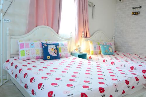 a bedroom with a white bed with flowers on it at Residence Unicorn in Seoul